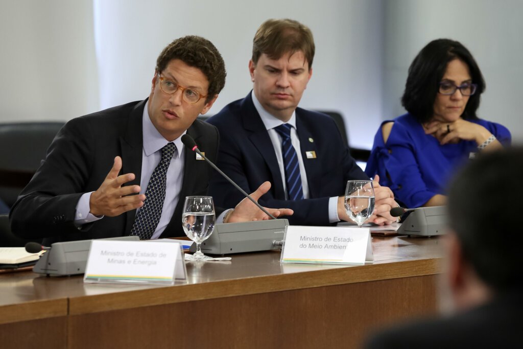 Ricardo Salles, então Ministro do Meio Ambiente, durante reunião ministerial de 22 de abril, apontava a distração causada pelas notícias sobre pandemia para "passar a boiada".