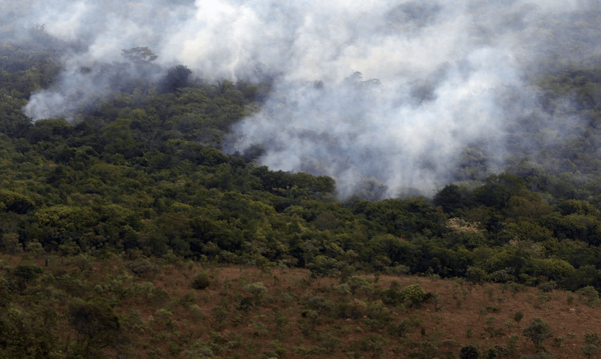 Alto Paraiso de Goiás – Fotos aerea da queimada do Parque Nacional da Chapada dos Viadeiros (Valter Campanato/Agência Brasil)