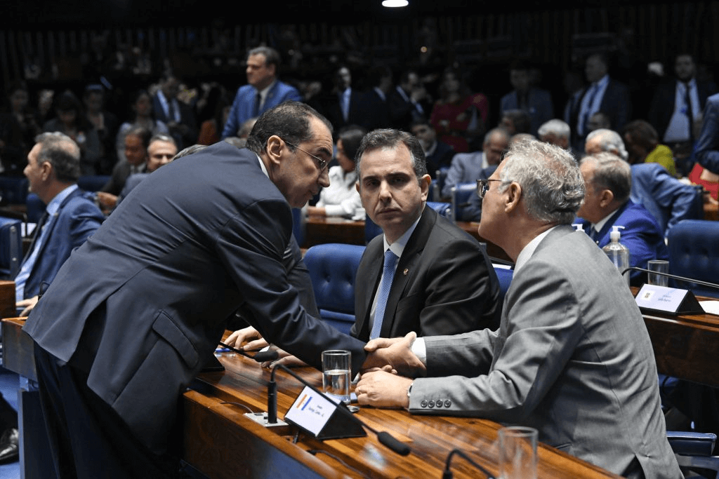 O senador Jorge Kajuru (PSB-GO); presidente do Senado Federal, senador Rodrigo Pacheco (PSD-MG); senador Renan Calheiros (MDB-AL). Foto: Roque de Sá/Agência Senado